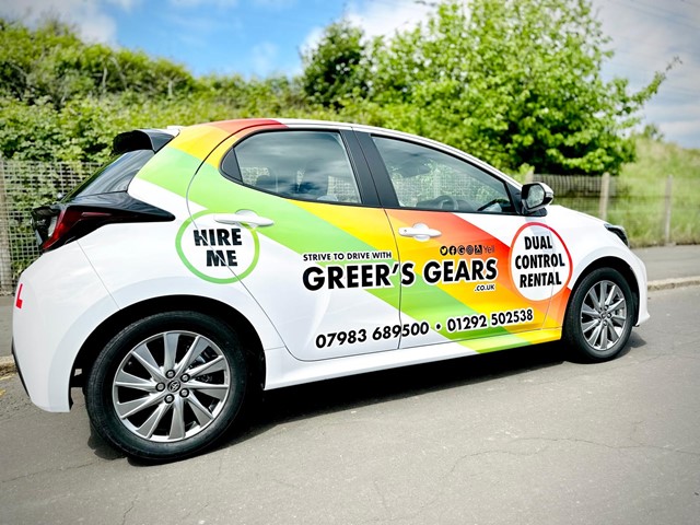 Toyota Yaris EV HYBRID AUTOMATIC